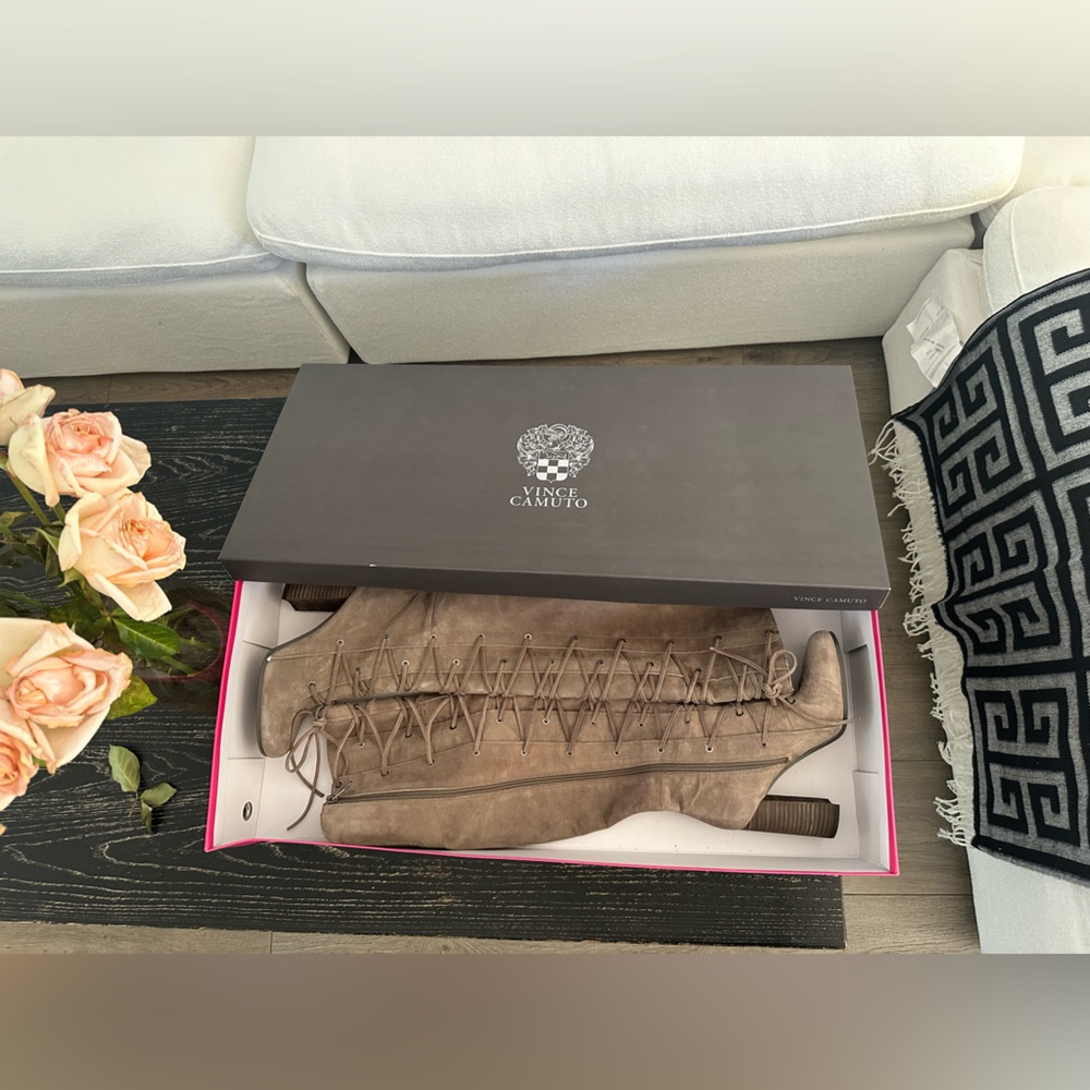 VINCE CAMUTO - Fall boots calling your name! Size 7.5